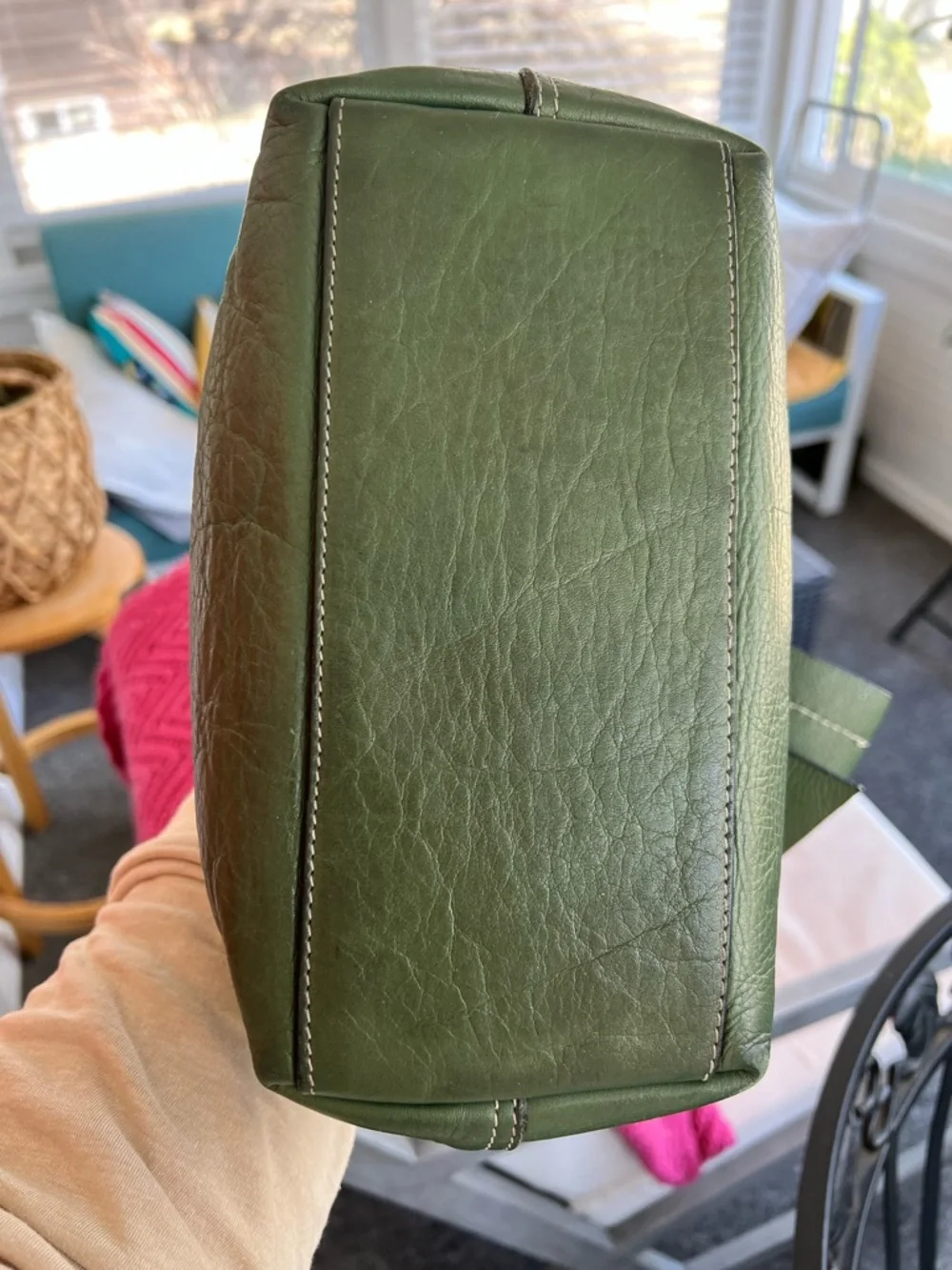 Tramontano hand bag in a pebbled green with a slight shimmer. Magnetic closure.
